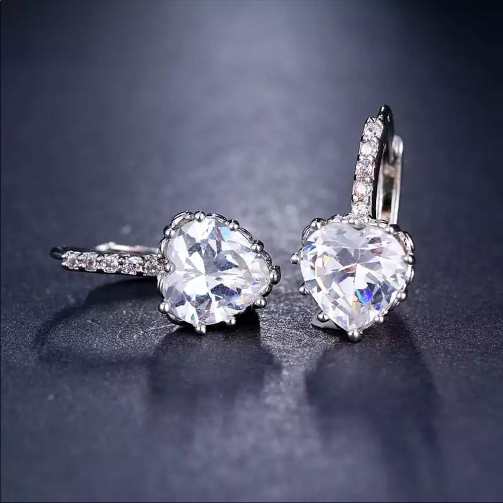 New Women’s 925 Silver Beautiful Heart Diamond Earrings - Picture 2 of 2